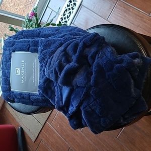 Makenzie Plush Throw